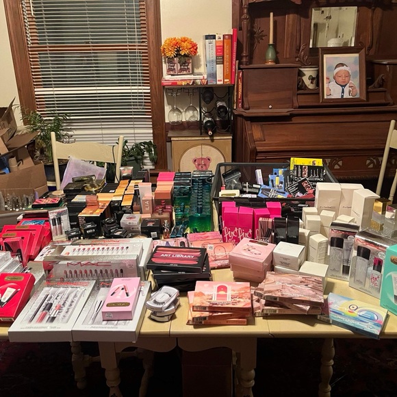 Brand New Mac Cosmetics Large Mystery Box - Picture 2 of 6